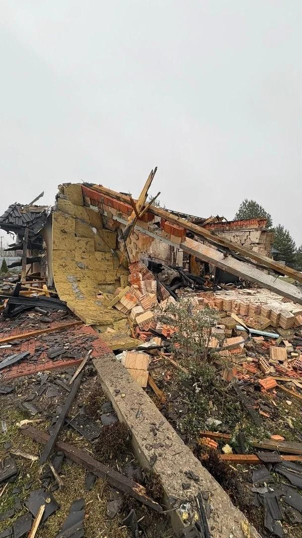 На Київщині під руїнами будинку знайшли живу кішку