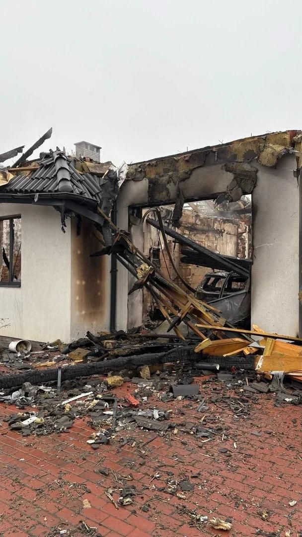 На Київщині під руїнами будинку знайшли живу кішку - фото 2