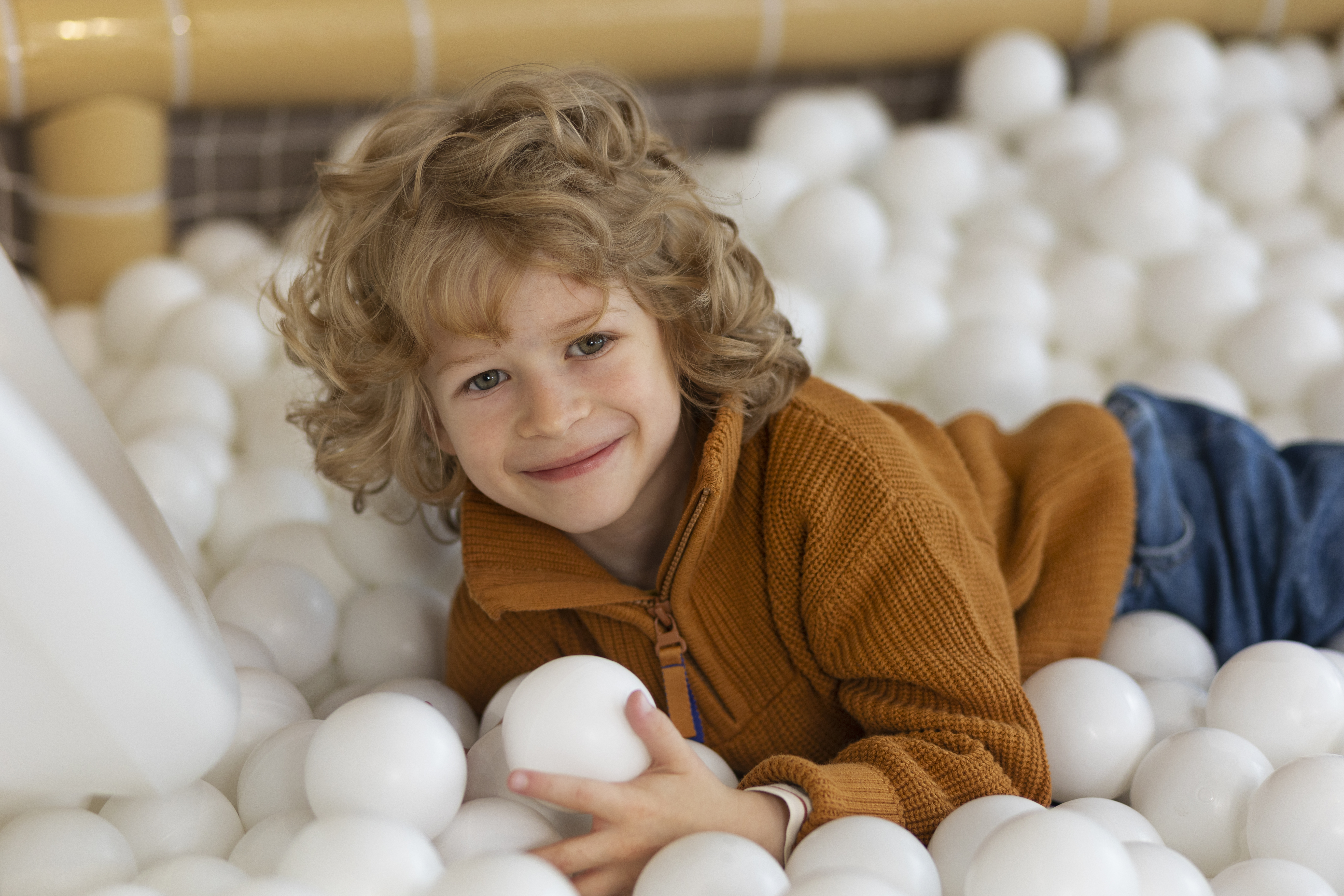 Ресторани та кафе з дитячою кімнатою у Києві: добірка найкращих місць для сімейного відпочинку