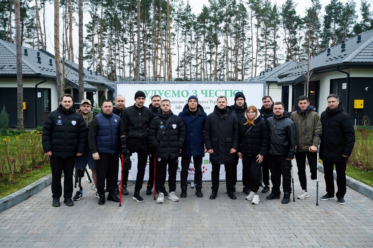 На Київщині ветеранам НГУ передали ключі від трьох нових будинків - фото 2