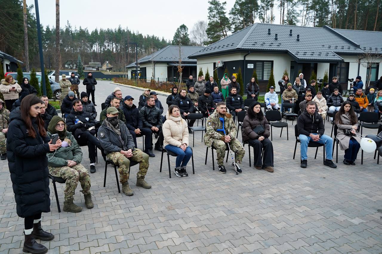 На Київщині ветеранам НГУ передали ключі від трьох нових будинків - фото 4