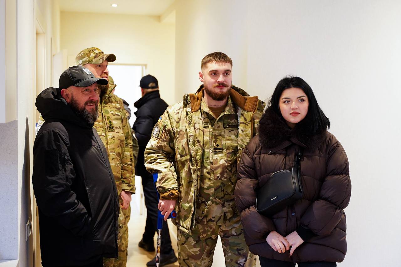 На Київщині ветеранам НГУ передали ключі від трьох нових будинків - фото 3