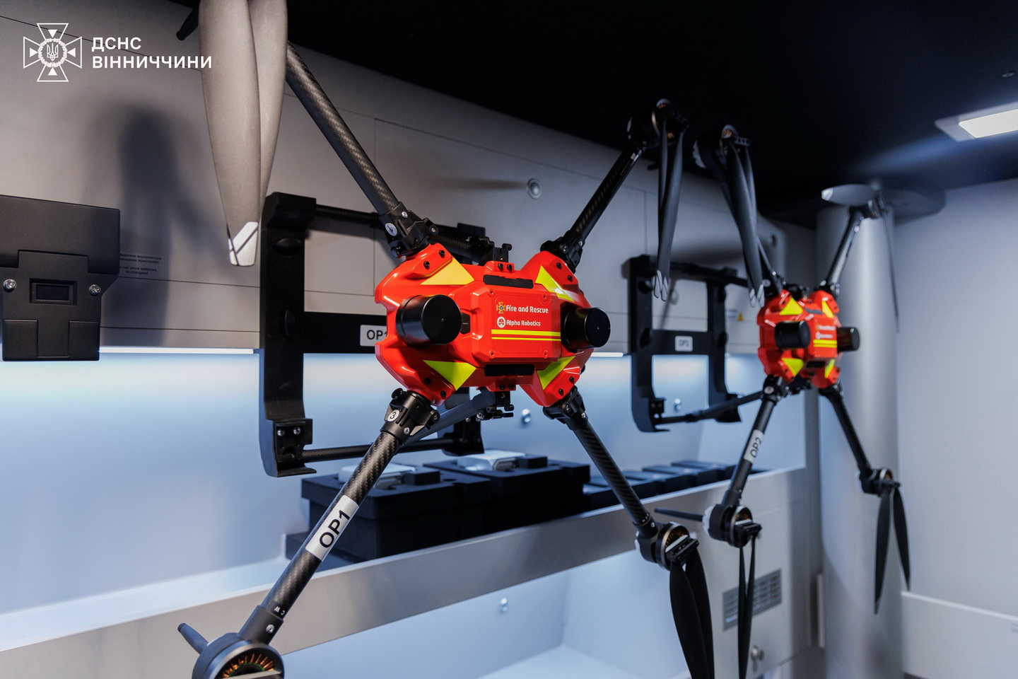 Вінницькі рятувальники отримали сучасного робота для пожежогасіння - фото 2