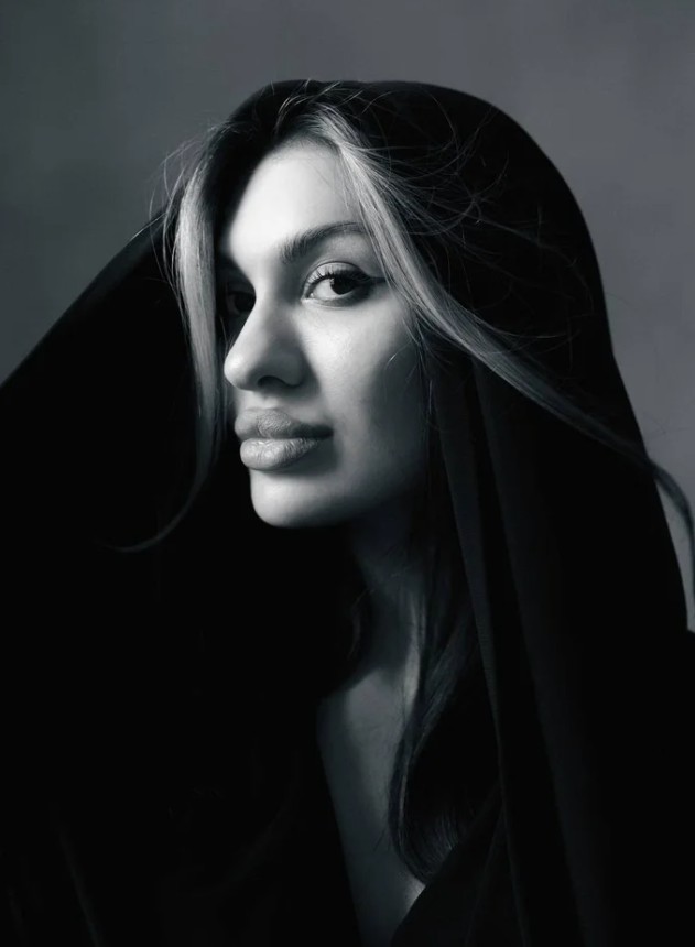 Стали відомі шокуючі подробиці історії дівчини, яка 18 років жила поруч із тілом сестри в одній квартирі - фото 2