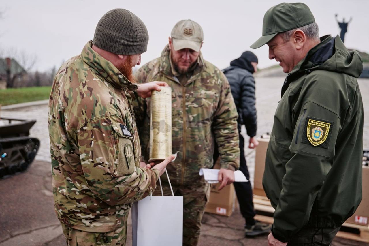Черкащина передала велику партію допомоги захисникам на фронт - фото 4