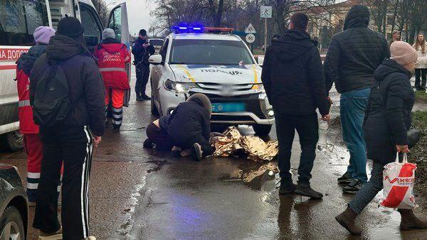 Поліцейські, що їхали на виклик, на смерть збили дитину на переході, мама – в лікарні