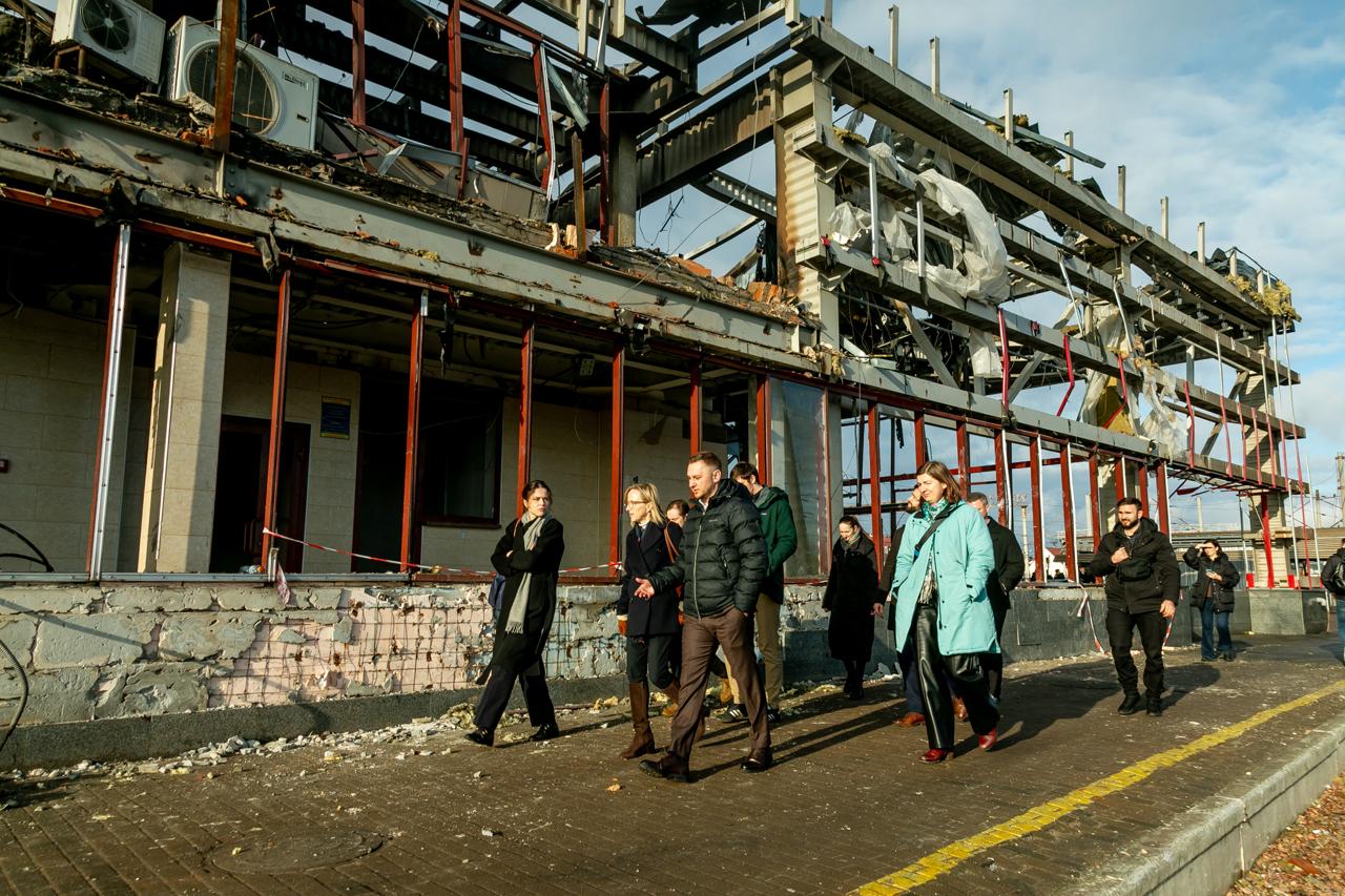 27 вагонів приміських потягів знищила Росія ударом по Фастову. Фото - фото 2