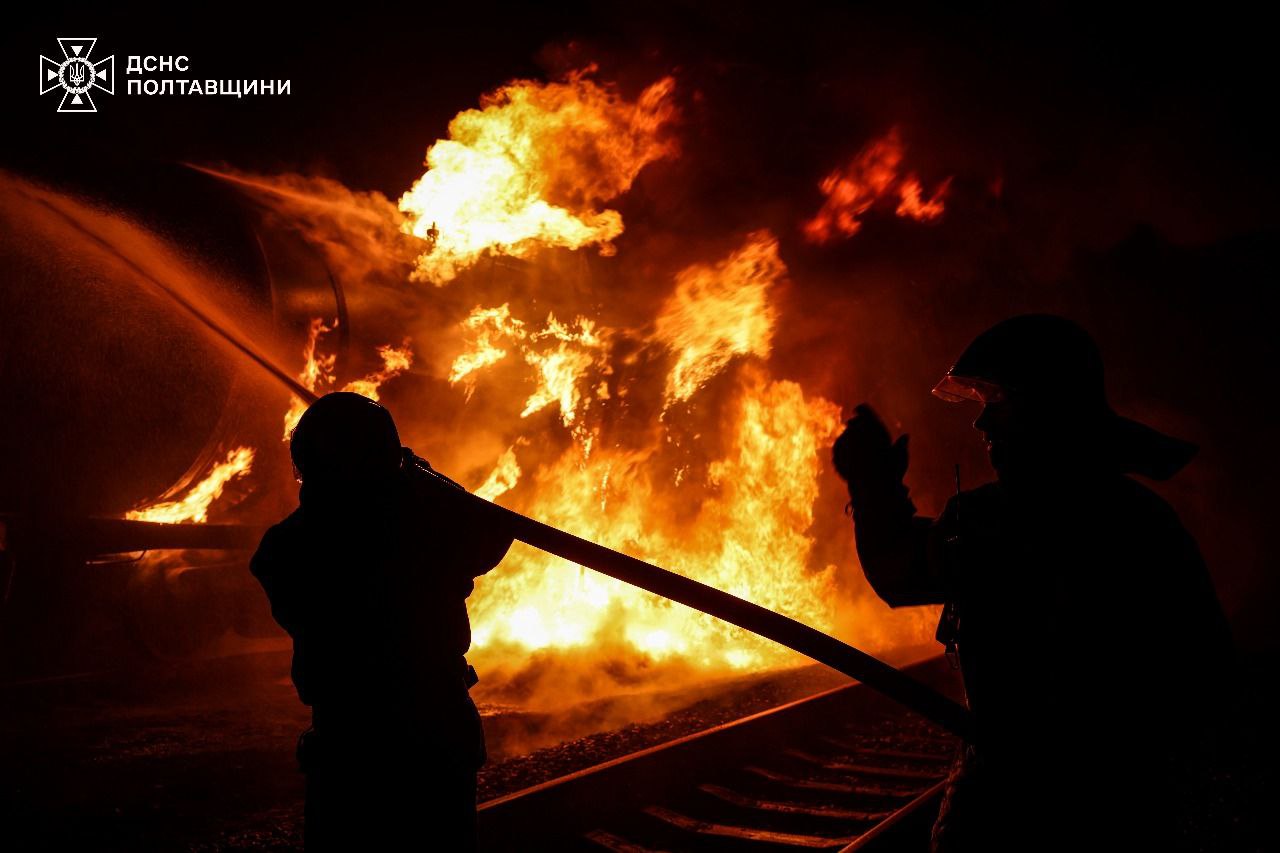 Масштабна пожежа виникла на Полтавщині внаслідок нічного обстрілу - фото 4
