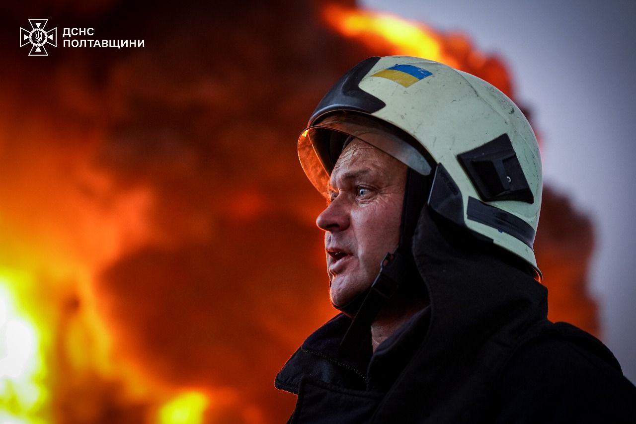 Масштабна пожежа виникла на Полтавщині внаслідок нічного обстрілу - фото 6