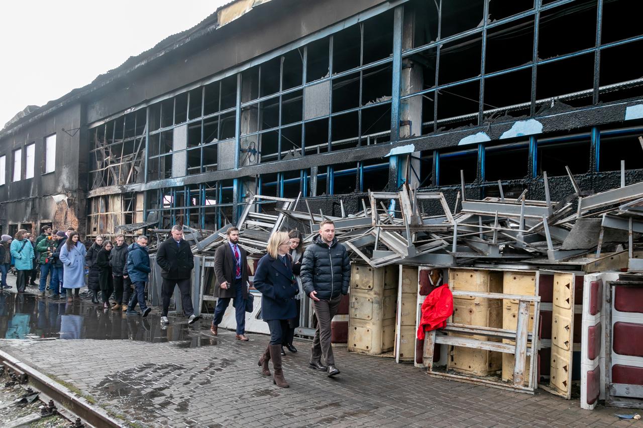 Внаслідок удару РФ по Фастову знищено 27 вагонів поїздів, сума збитків - 300 млн