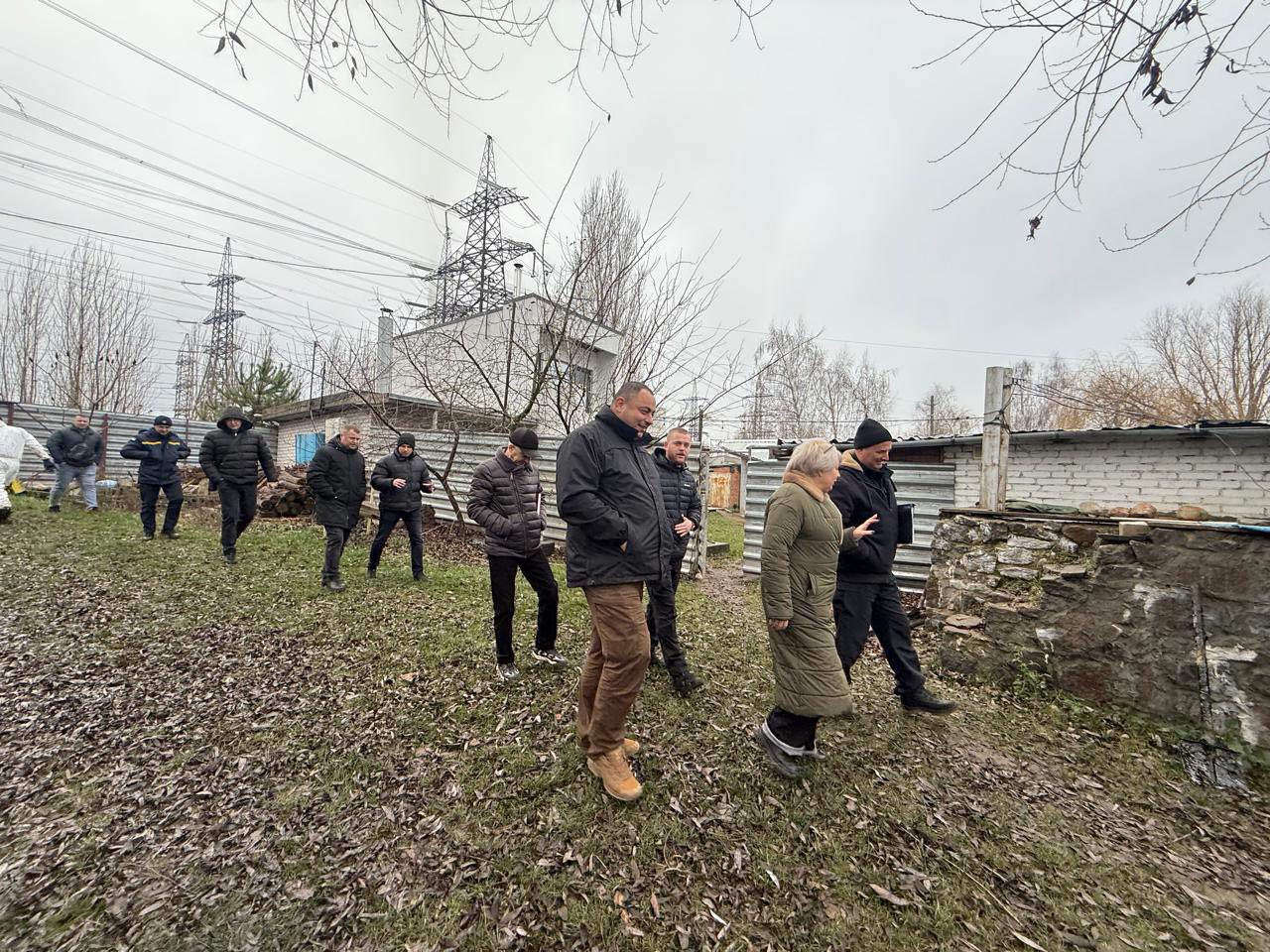 У Ладижині очищають водосховище: дістали вже 10 тонн мазути - фото 7