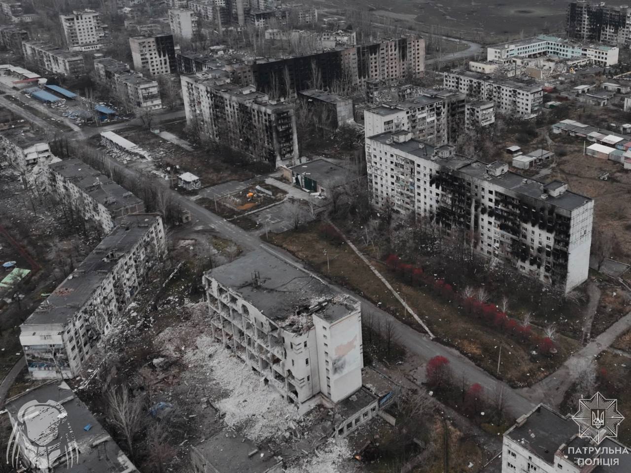 Росіяни стирають Костянтинівку. Фото з дрона - фото 3