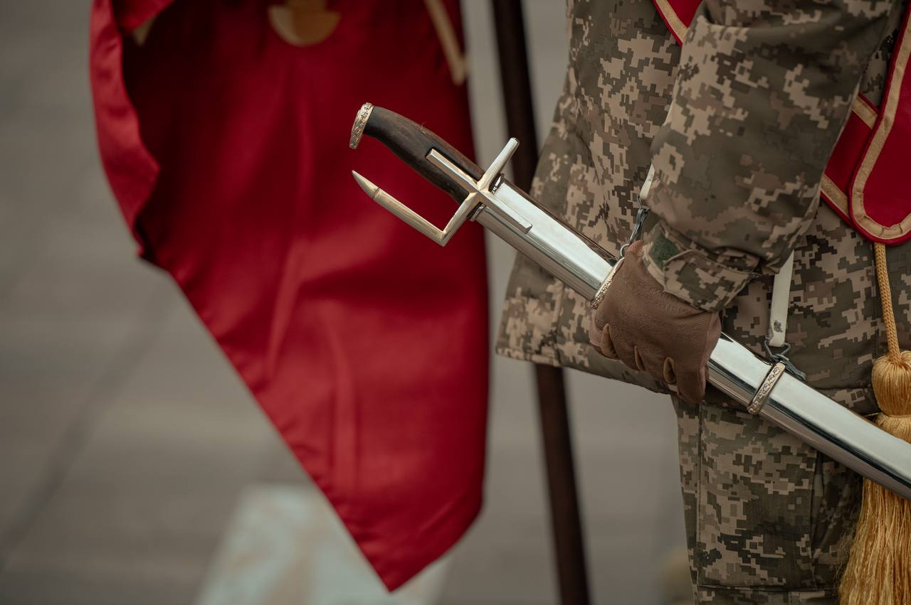 У Києві відкрили пам’ятний знак на честь Сухопутних військ ЗСУ - фото 3