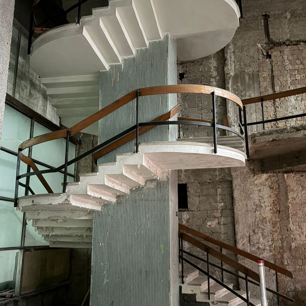 У Києві проінспектували хід реставрації «Летючої тарілки» Флоріана Юр’єва