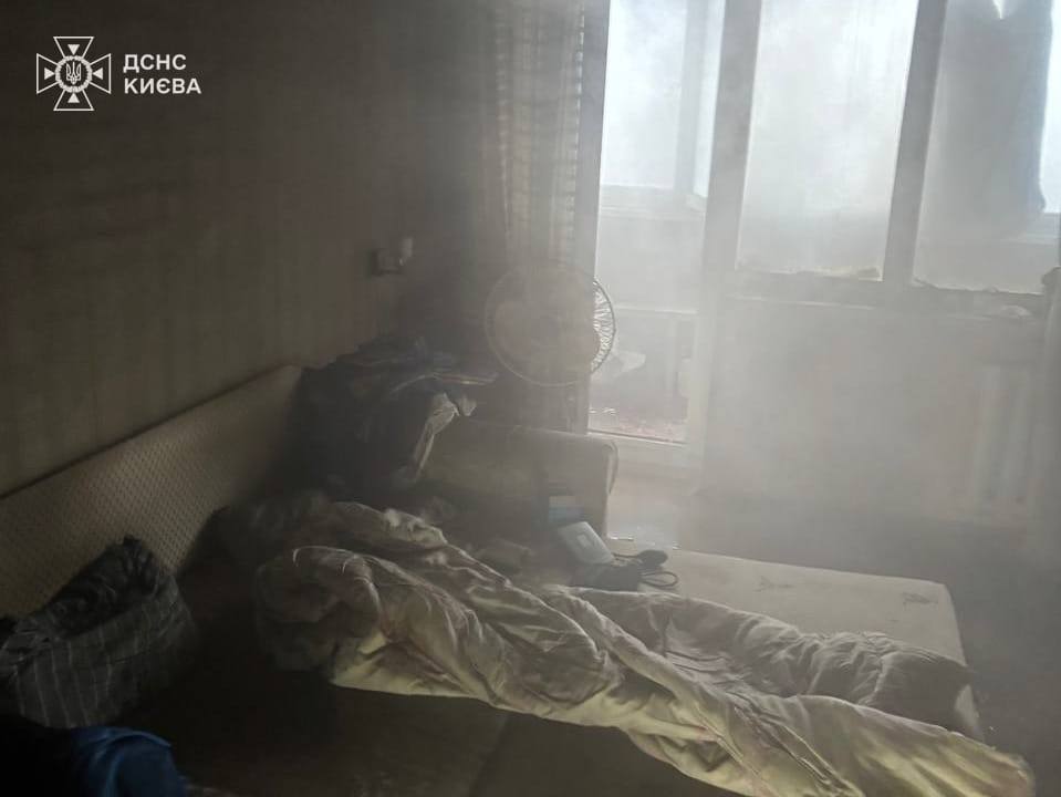Двоє людей загинуло на пожежах у Києві