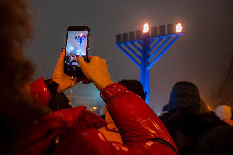 На Майдані Незалежності запалили першу Ханукальну свічку - фото 2