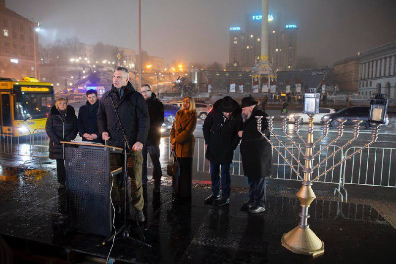 На Майдані Незалежності запалили першу Ханукальну свічку