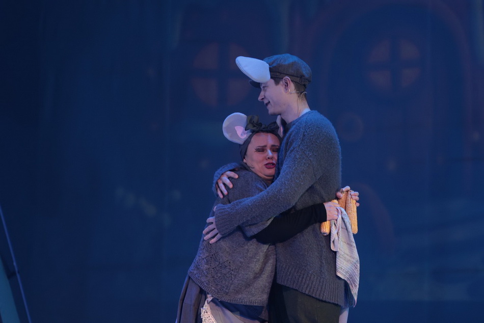 У вінницькому театрі влаштували новорічне свято для дітей - фото 10