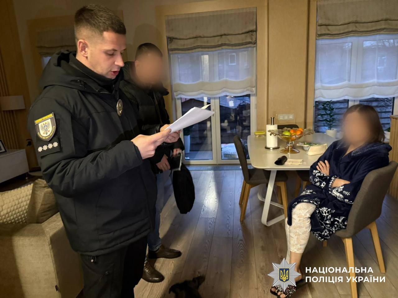 Поліцейські викрили конвертаційний центр, через який відмили понад півмільярда грн з оборонних контрактів - фото 2