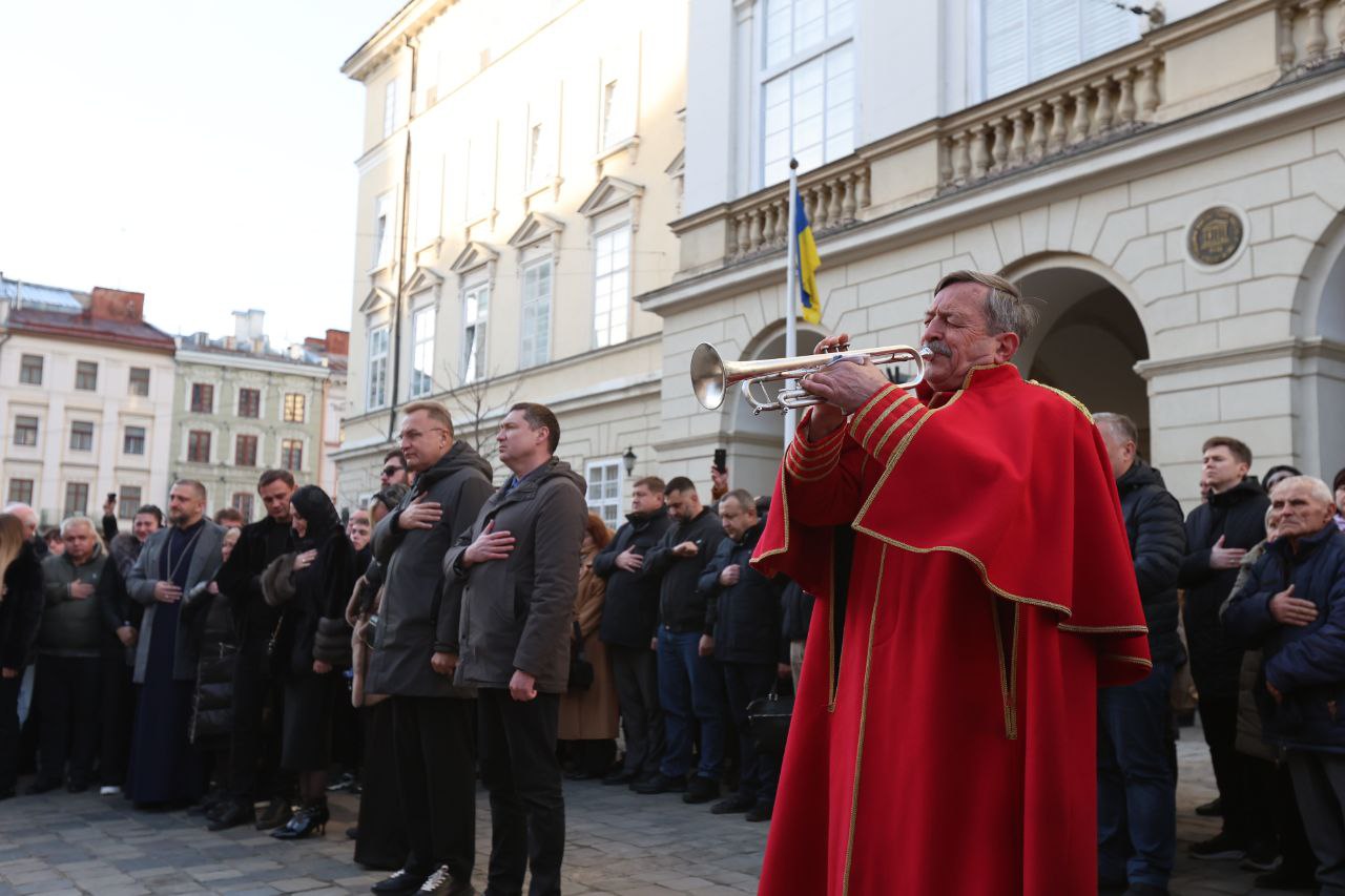 У Львові під оплески попрощалися зі Степаном Гігою. Фото - фото 3