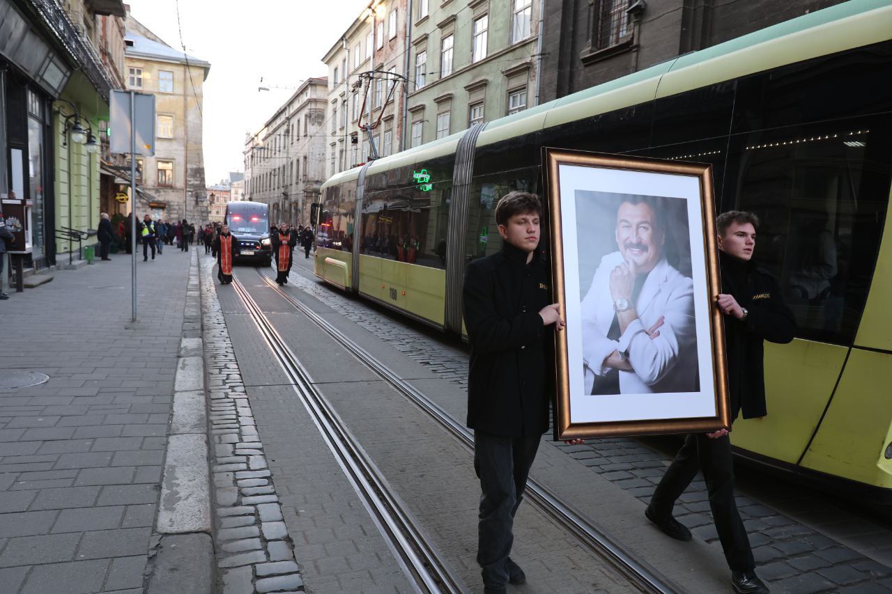 У Львові під оплески попрощалися зі Степаном Гігою. Фото - фото 6