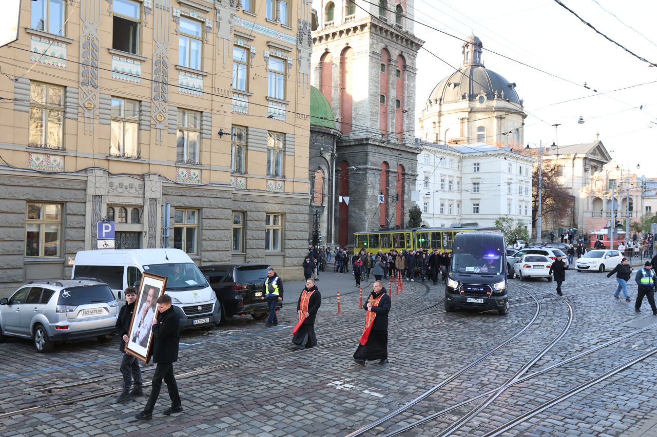 У Львові під оплески попрощалися зі Степаном Гігою. Фото - фото 7