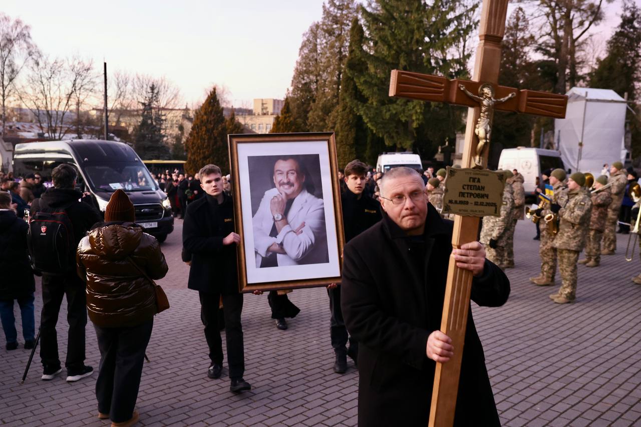 Військовий оркестр зіграв на похороні Степана Гіги. Фото - фото 3