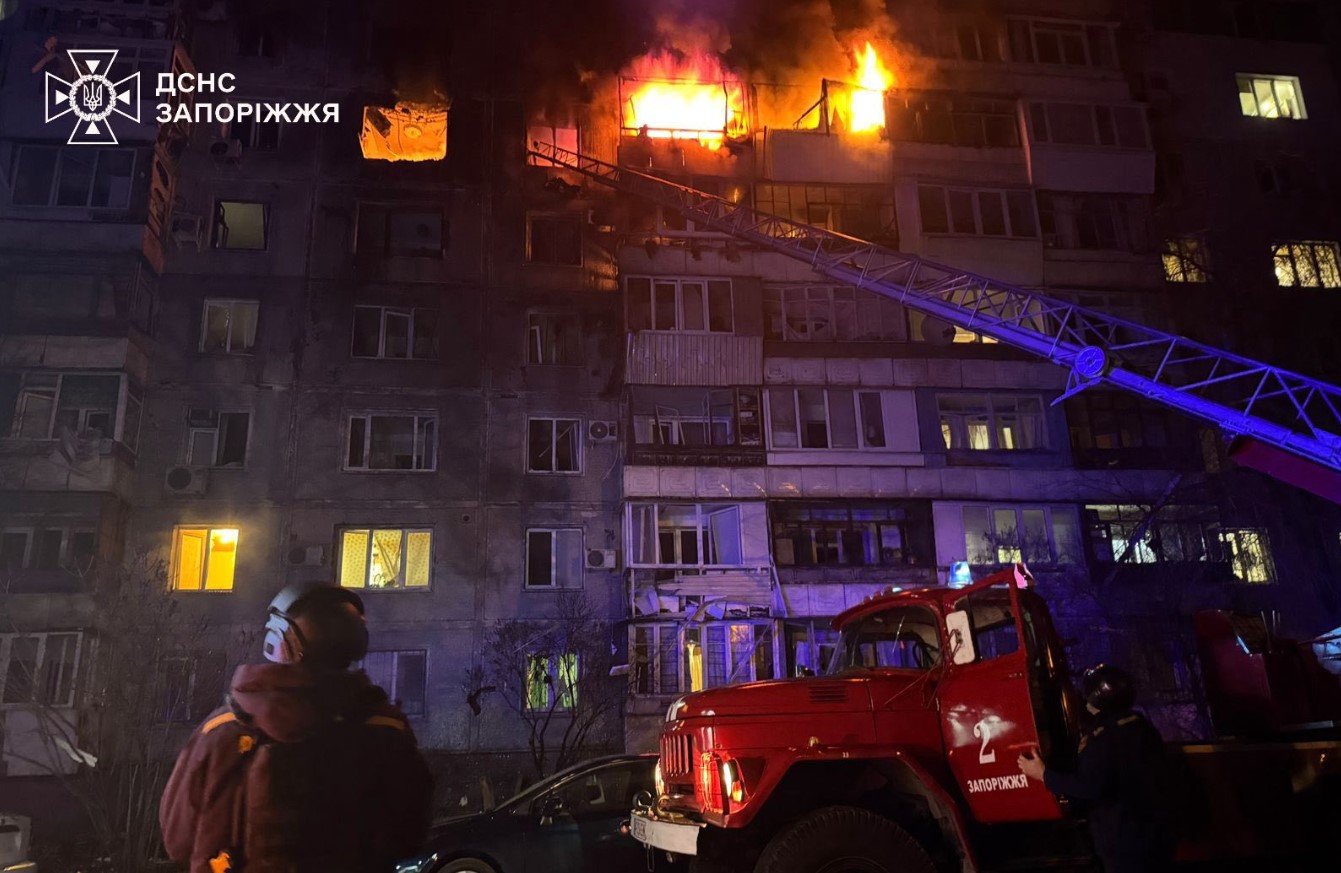 Дрони влучили у 9-поверховий будинок в Запоріжжі - фото 4