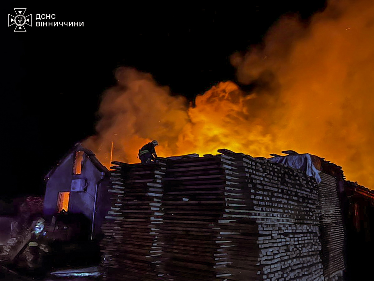Виробниче приміщення горіло на Вінниччині, травмувалась жінка - фото 3