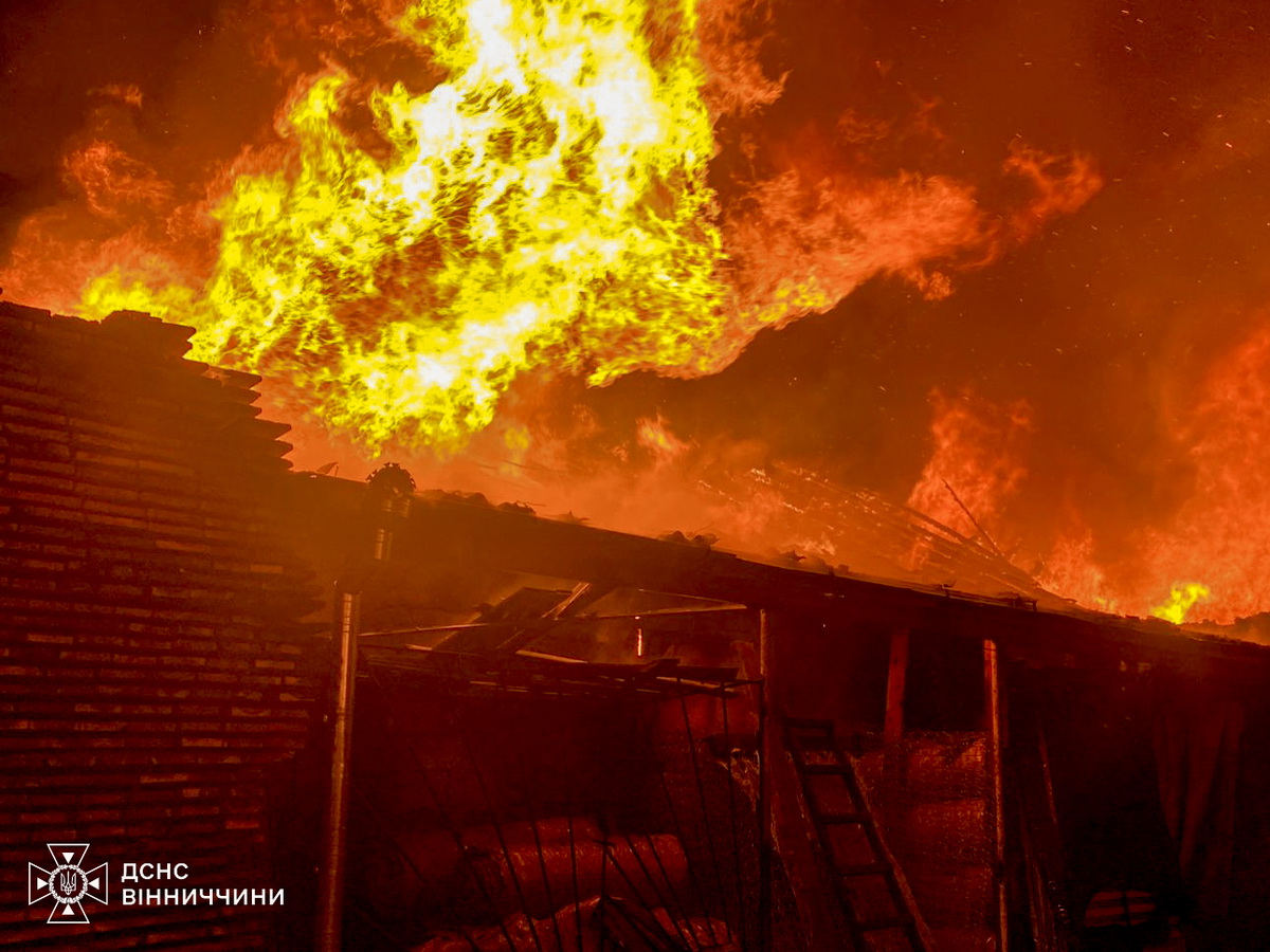Виробниче приміщення горіло на Вінниччині, травмувалась жінка