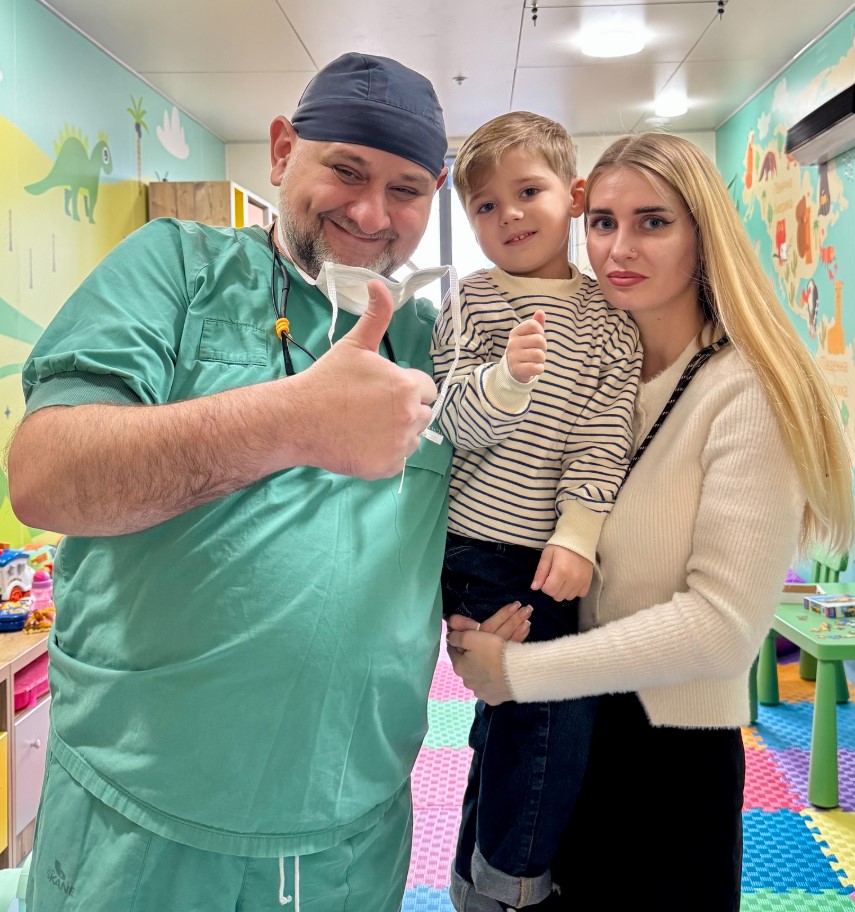 Полиця впала на 3-річну дитину у взуттєвому магазині, медикам довелося видалити частину печінки