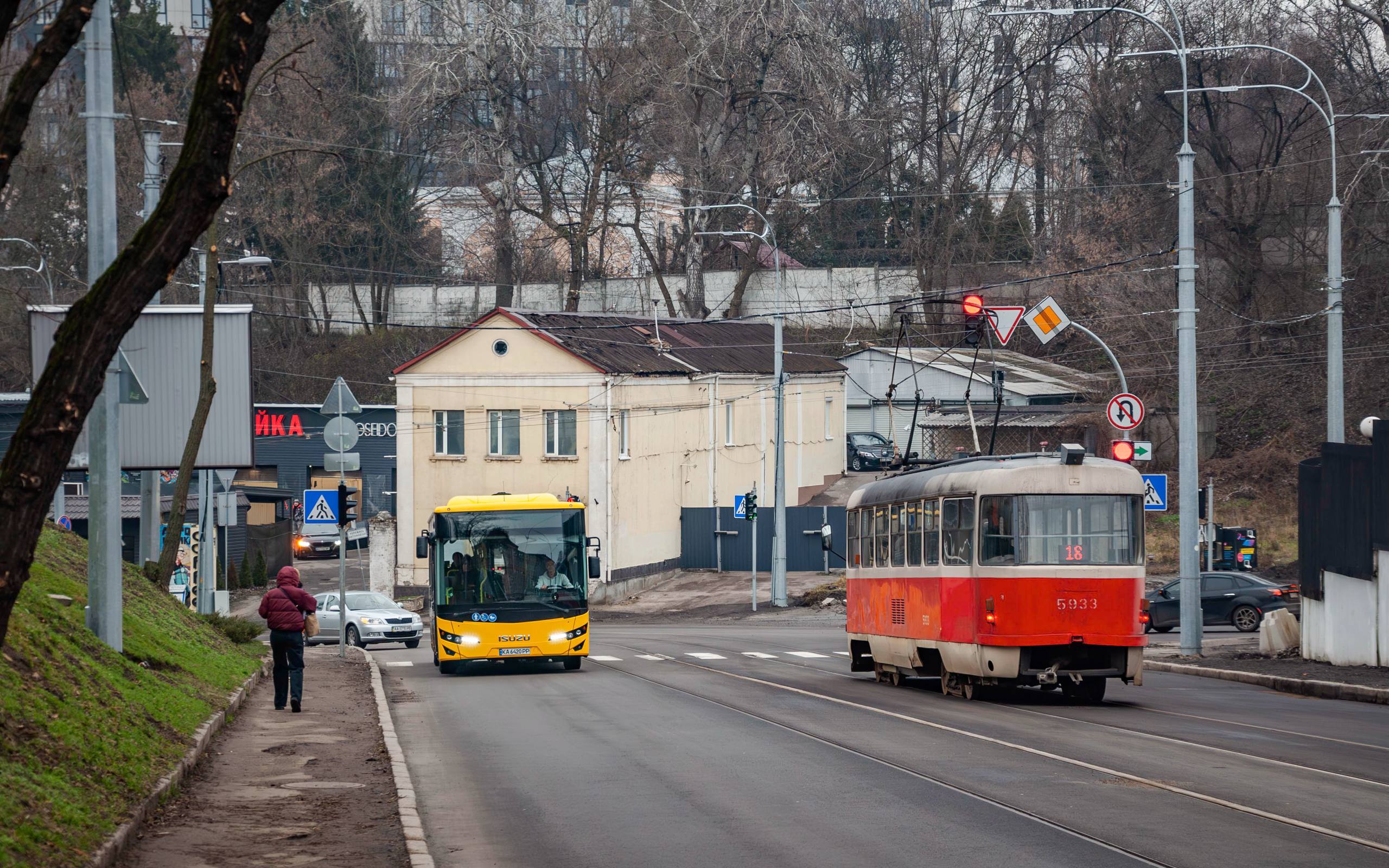 У Києві відновили рух трамвайних маршрутів № 14 та 18 - фото 2