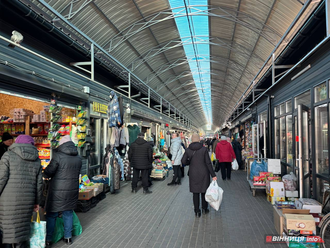 Атмосфера та ціни на вінницькому базарі: у скільки обійдеться святковий стіл 2025 - фото 33