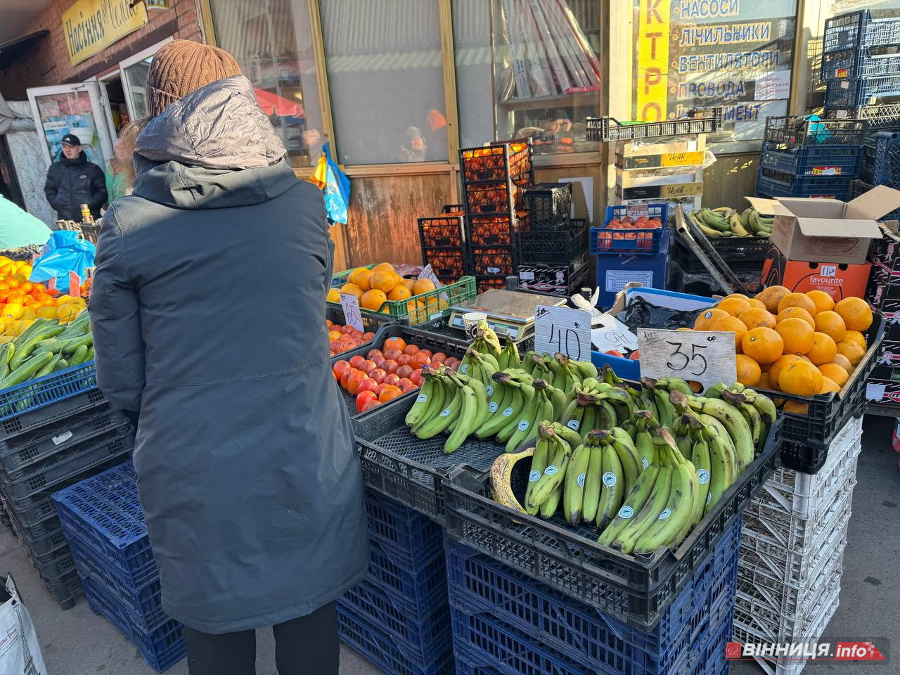 Атмосфера та ціни на вінницькому базарі: у скільки обійдеться святковий стіл 2025 - фото 18