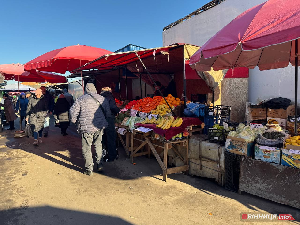 Атмосфера та ціни на вінницькому базарі: у скільки обійдеться святковий стіл 2025 - фото 19