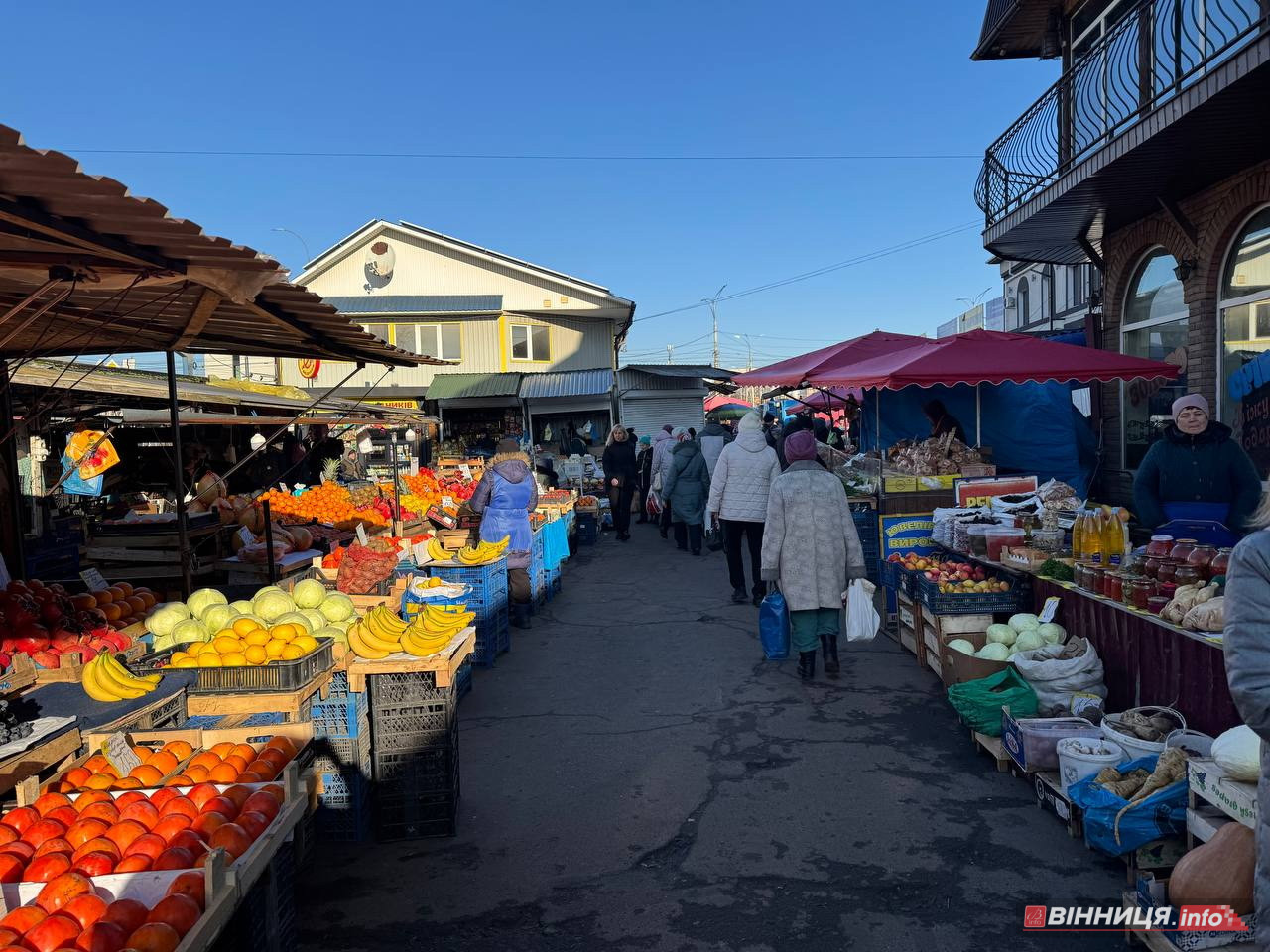 Атмосфера та ціни на вінницькому базарі: у скільки обійдеться святковий стіл 2025 - фото 23
