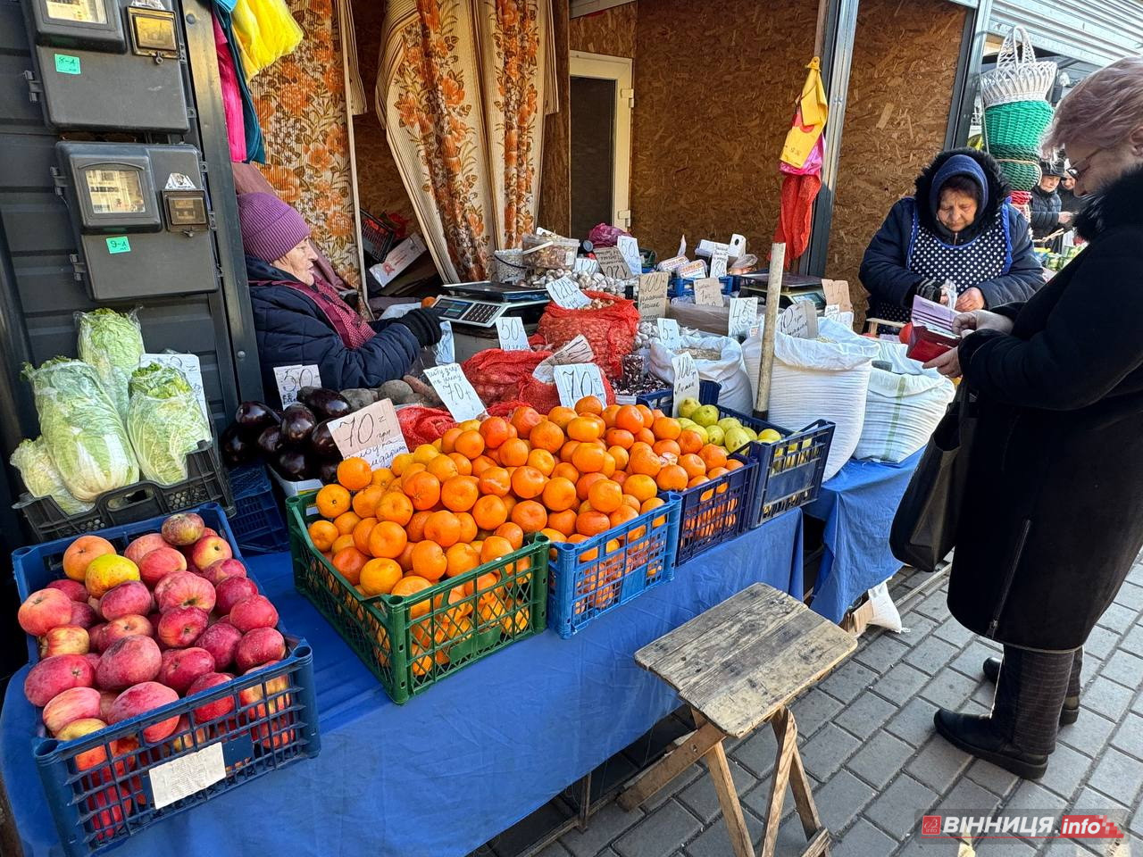 Атмосфера та ціни на вінницькому базарі: у скільки обійдеться святковий стіл 2025 - фото 17