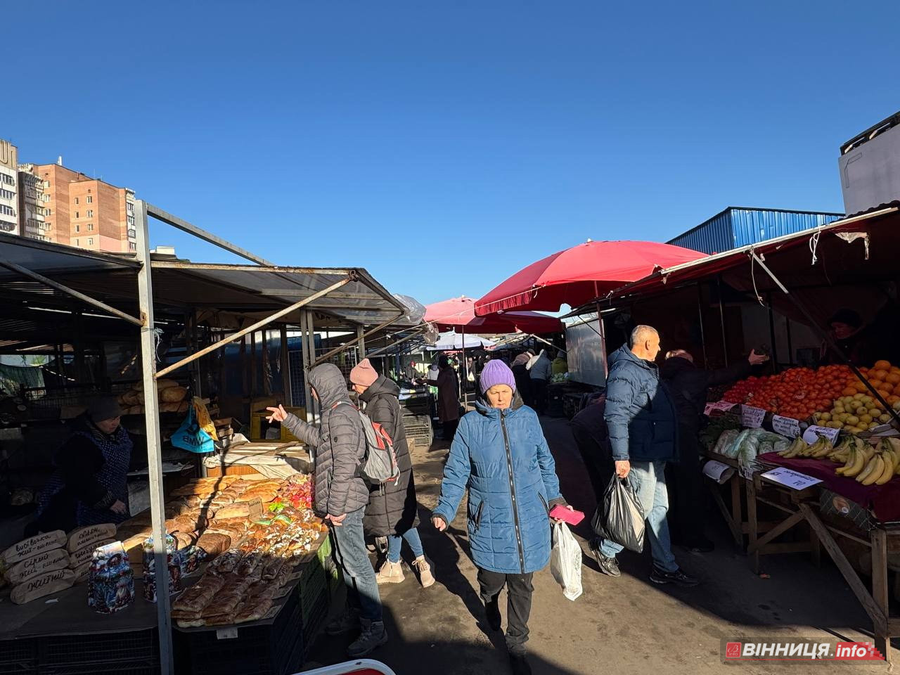Атмосфера та ціни на вінницькому базарі: у скільки обійдеться святковий стіл 2025 - фото 24