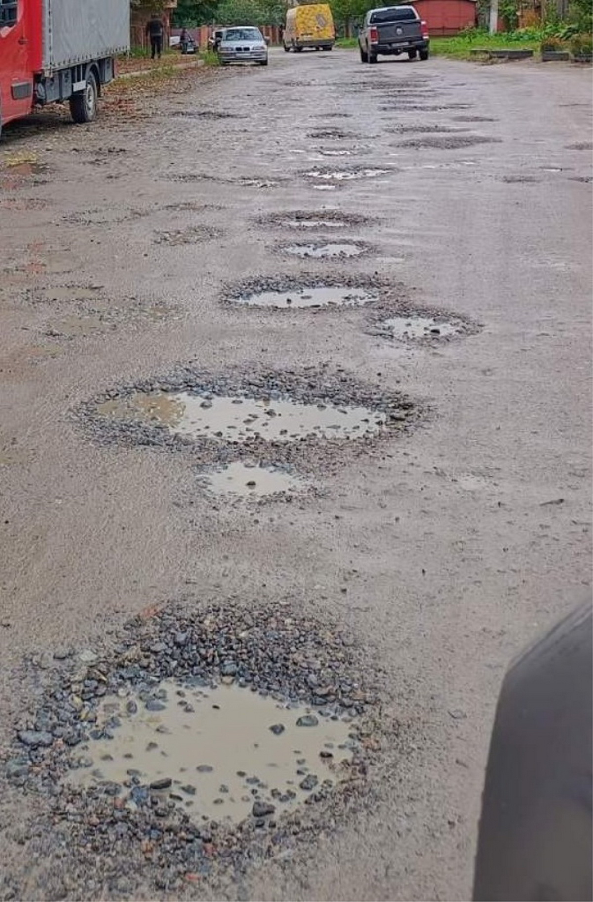 Вінничани просять заасфальтувати дорогу на Старому місті