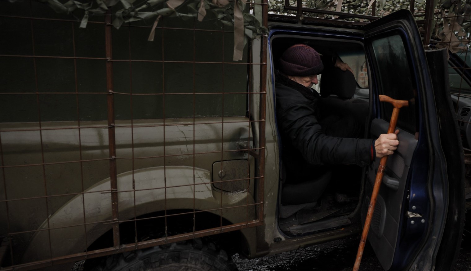На бронетранспортері евакуювали останніх жителів Часового Яру. Фото - фото 4