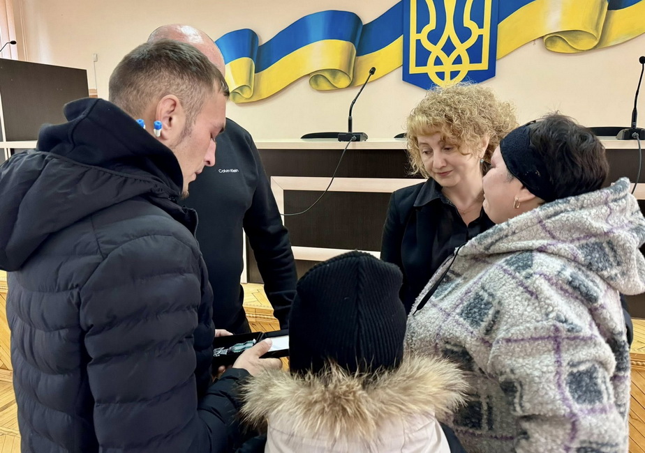 На Вінниччині передали державні нагороди родинам 8 полеглих воїнів - фото 11