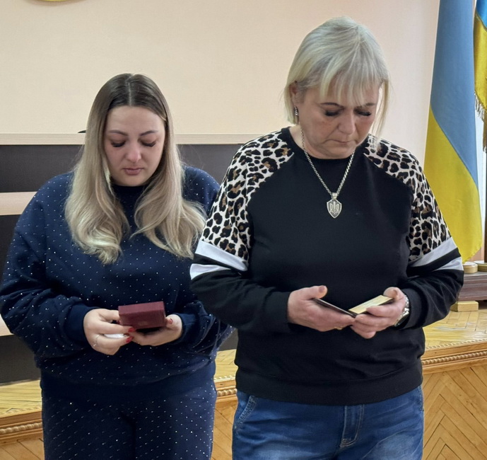 На Вінниччині передали державні нагороди родинам 8 полеглих воїнів - фото 19