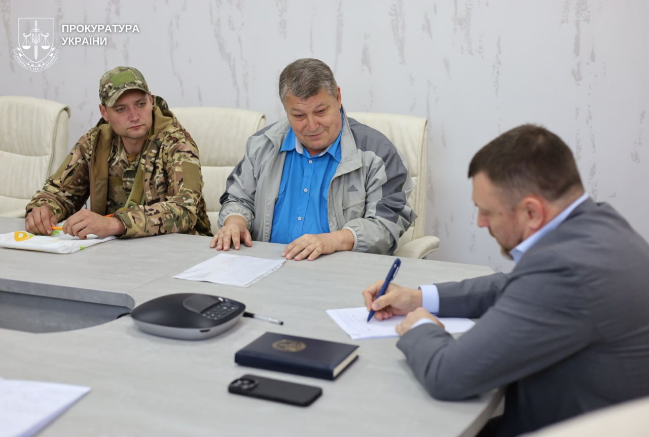 Залишили маму військового без хати: у Вінниці повідомили підозру держеєстратору й двом цивільним