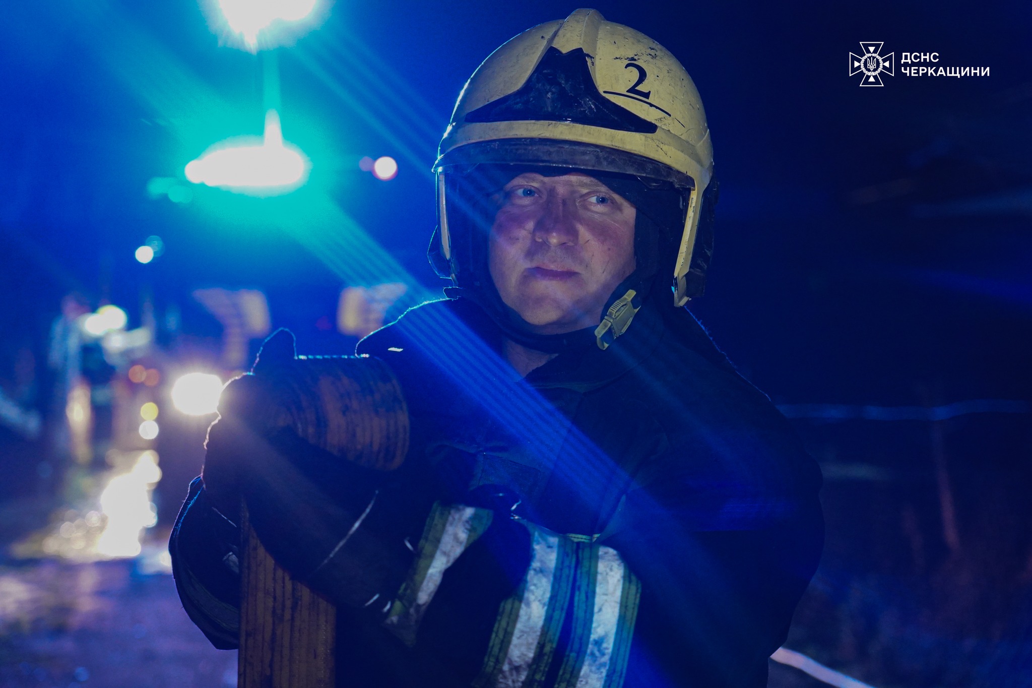 ДСНС: всі пожежі, спричинені обстрілом в Черкасах, ліквідовано - фото 3