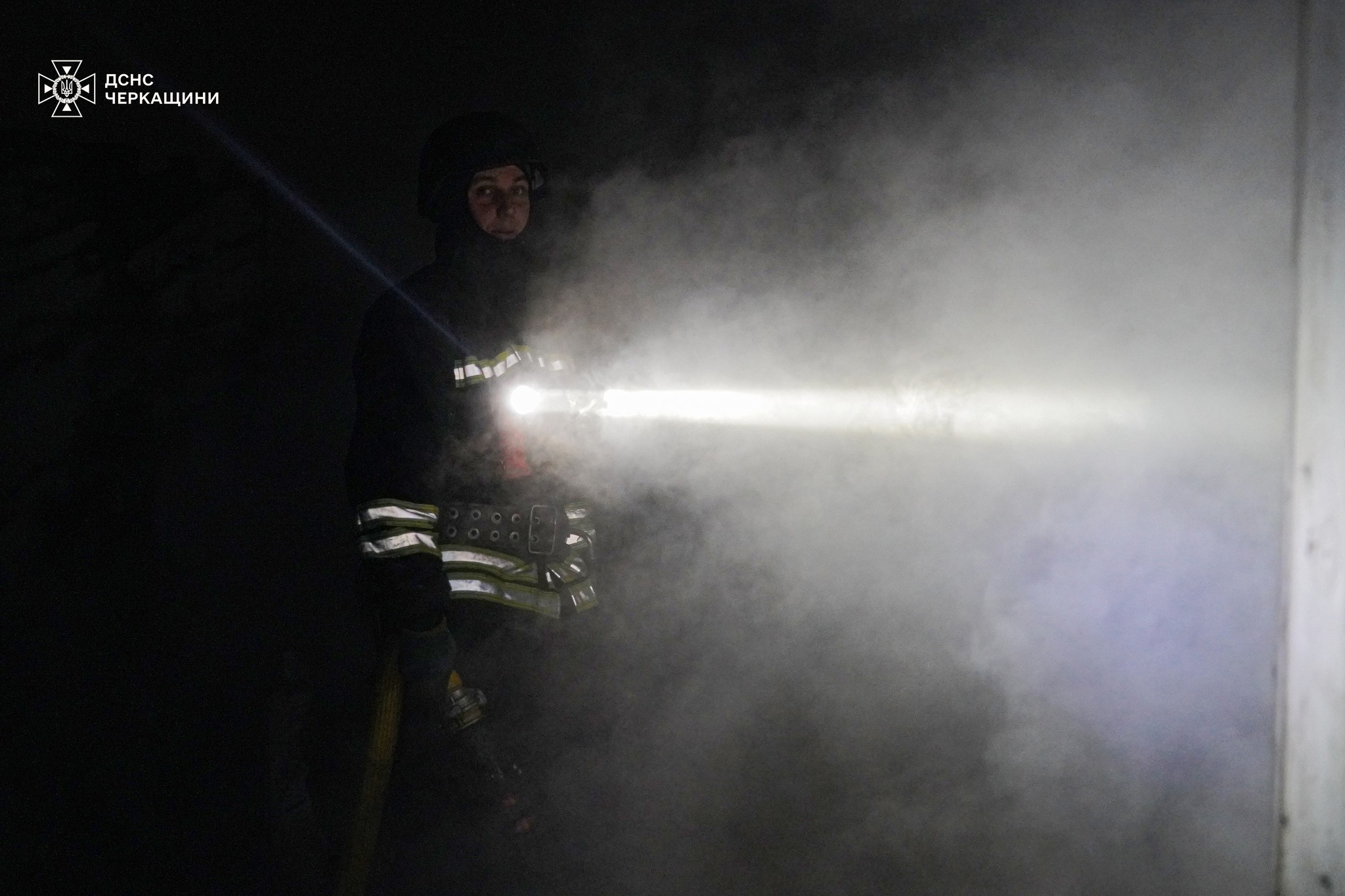 ДСНС: всі пожежі, спричинені обстрілом в Черкасах, ліквідовано - фото 6