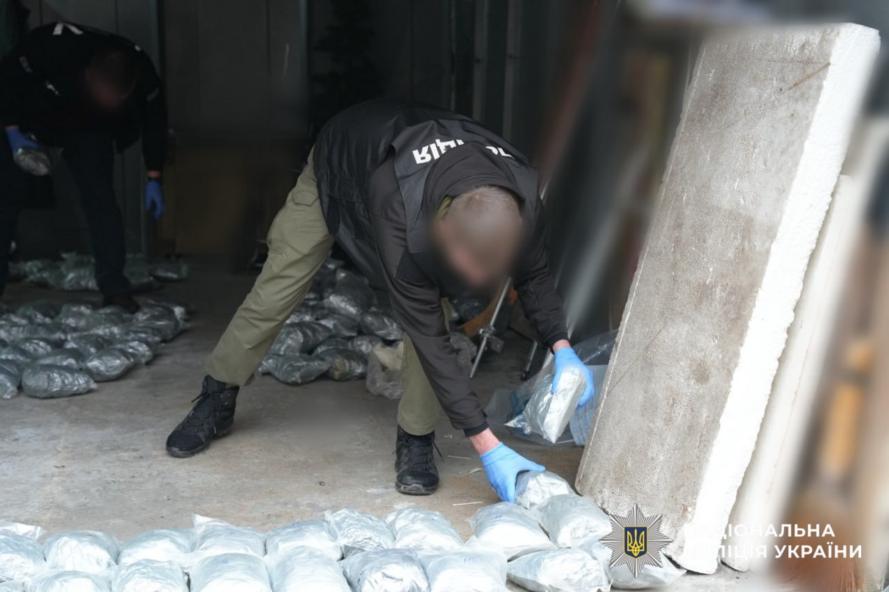 Поліція вилучила наркотовару на 95 млн. грн: обшуки пройшли на Черкащині, Одещині та в Києві - фото 5