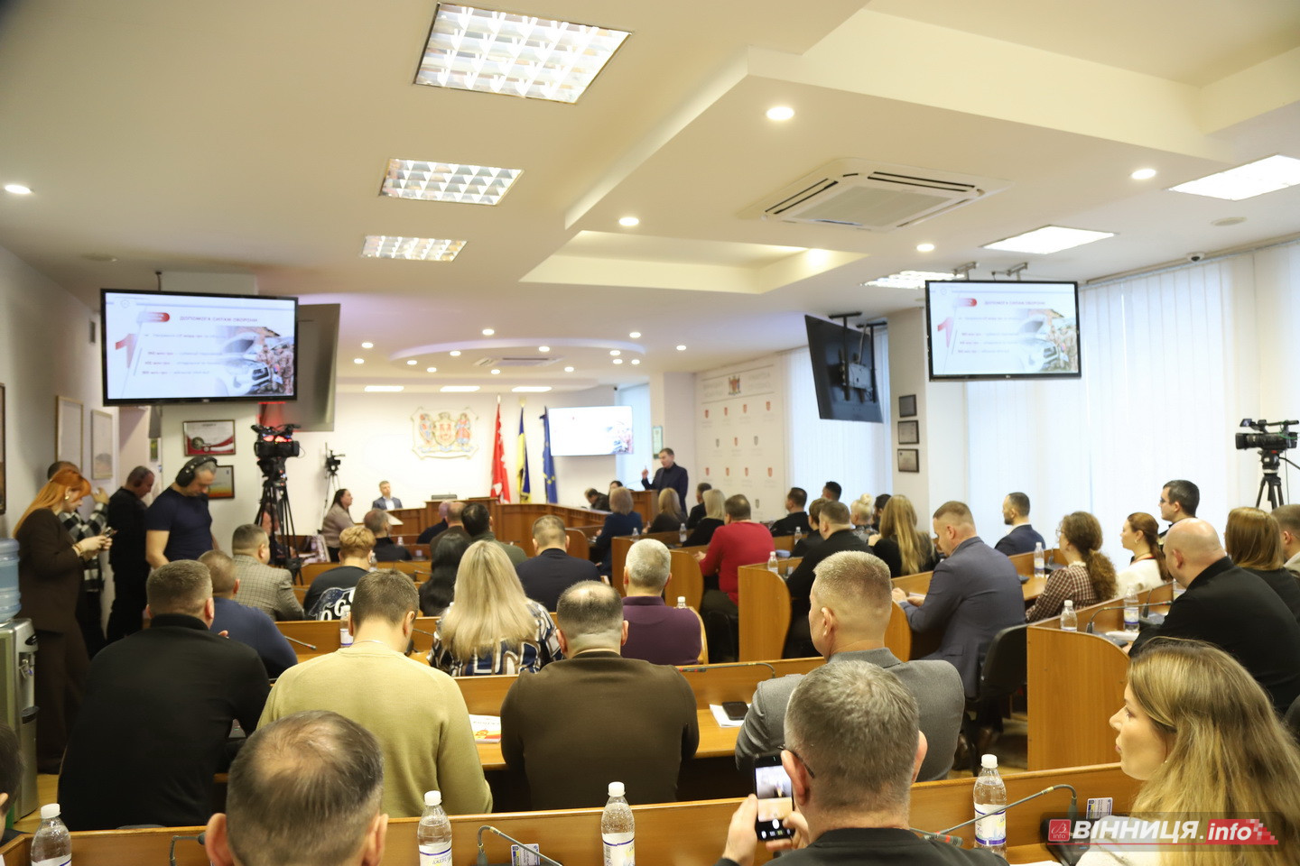 У Вінниці відбулося останнє у 2025 році засідання міськради: які рішення ухвалили депутати - фото 53