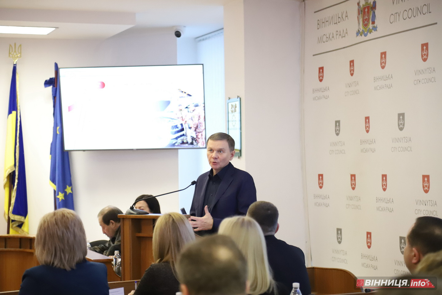 У Вінниці відбулося останнє у 2025 році засідання міськради: які рішення ухвалили депутати - фото 57