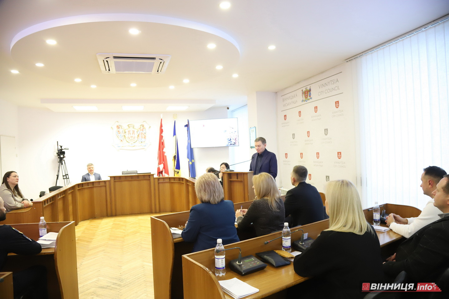У Вінниці відбулося останнє у 2025 році засідання міськради: які рішення ухвалили депутати - фото 54