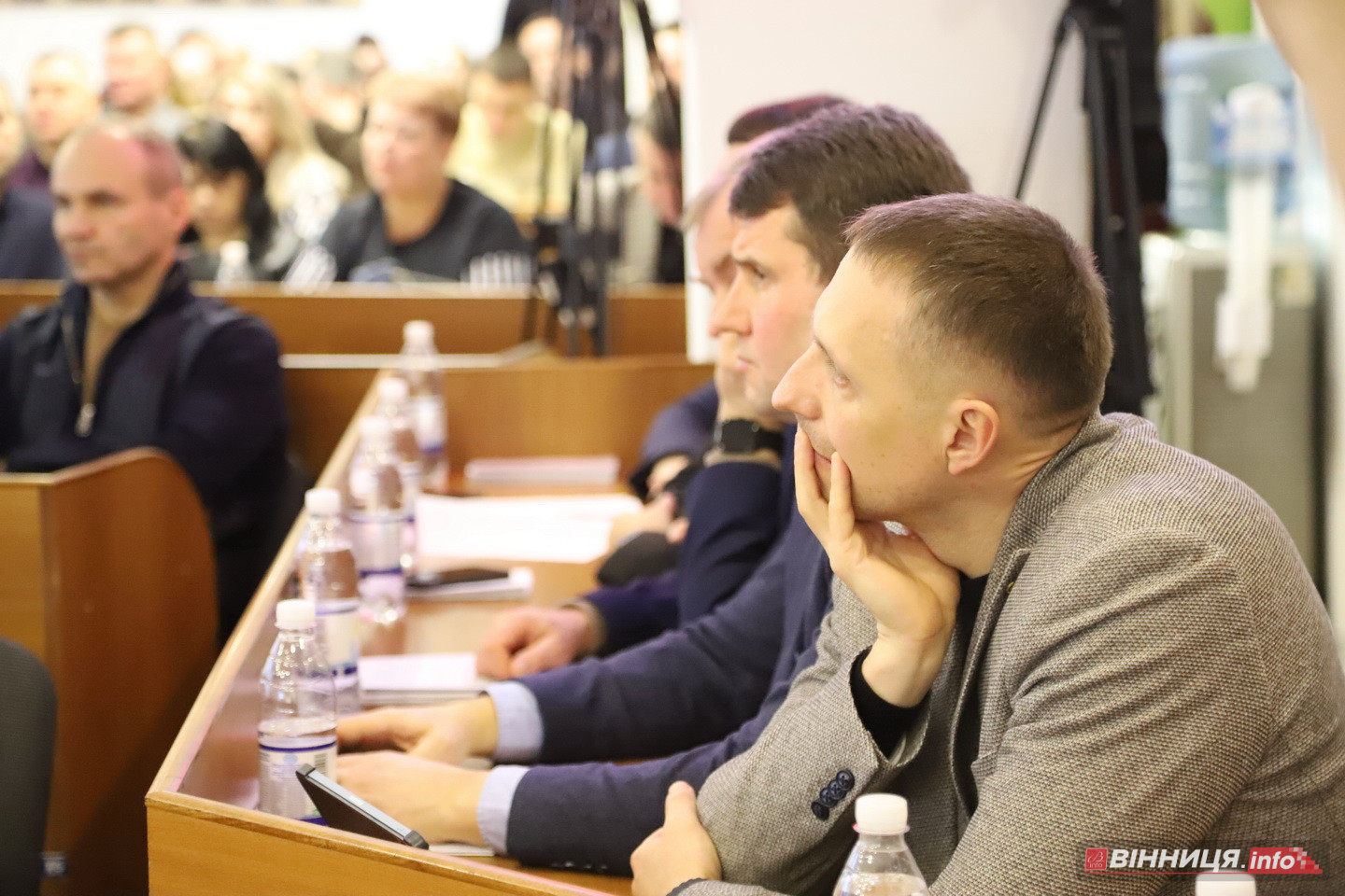 У Вінниці відбулося останнє у 2025 році засідання міськради: які рішення ухвалили депутати - фото 33